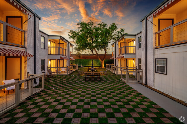 Primary Photo - Contessa Bungalows