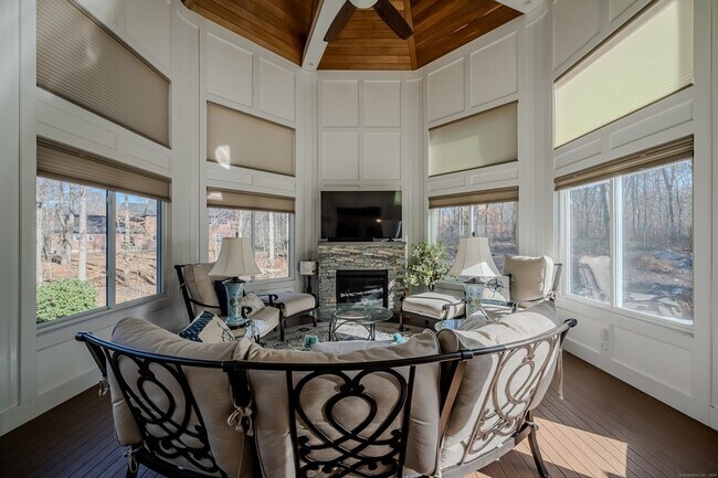 Building Photo - 723 Laurie Ln