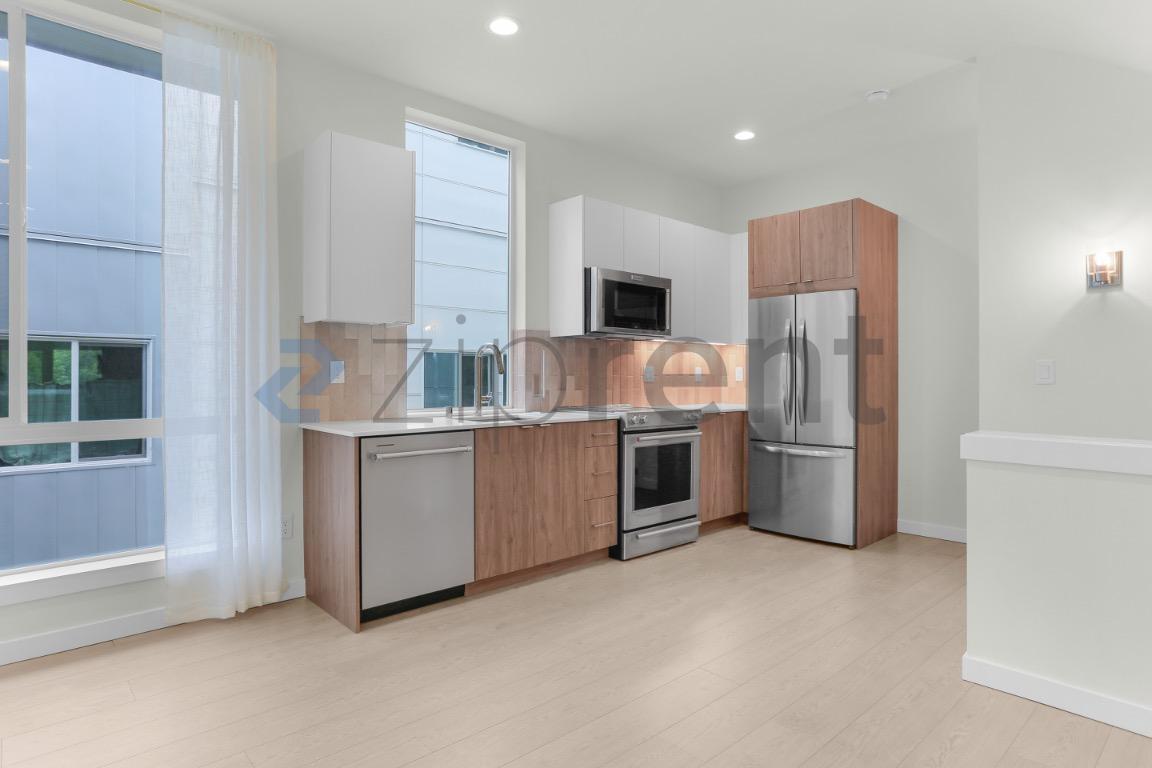 Building Photo - Unit B
