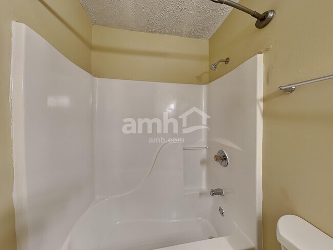 Building Photo - 212 Charing Cross St