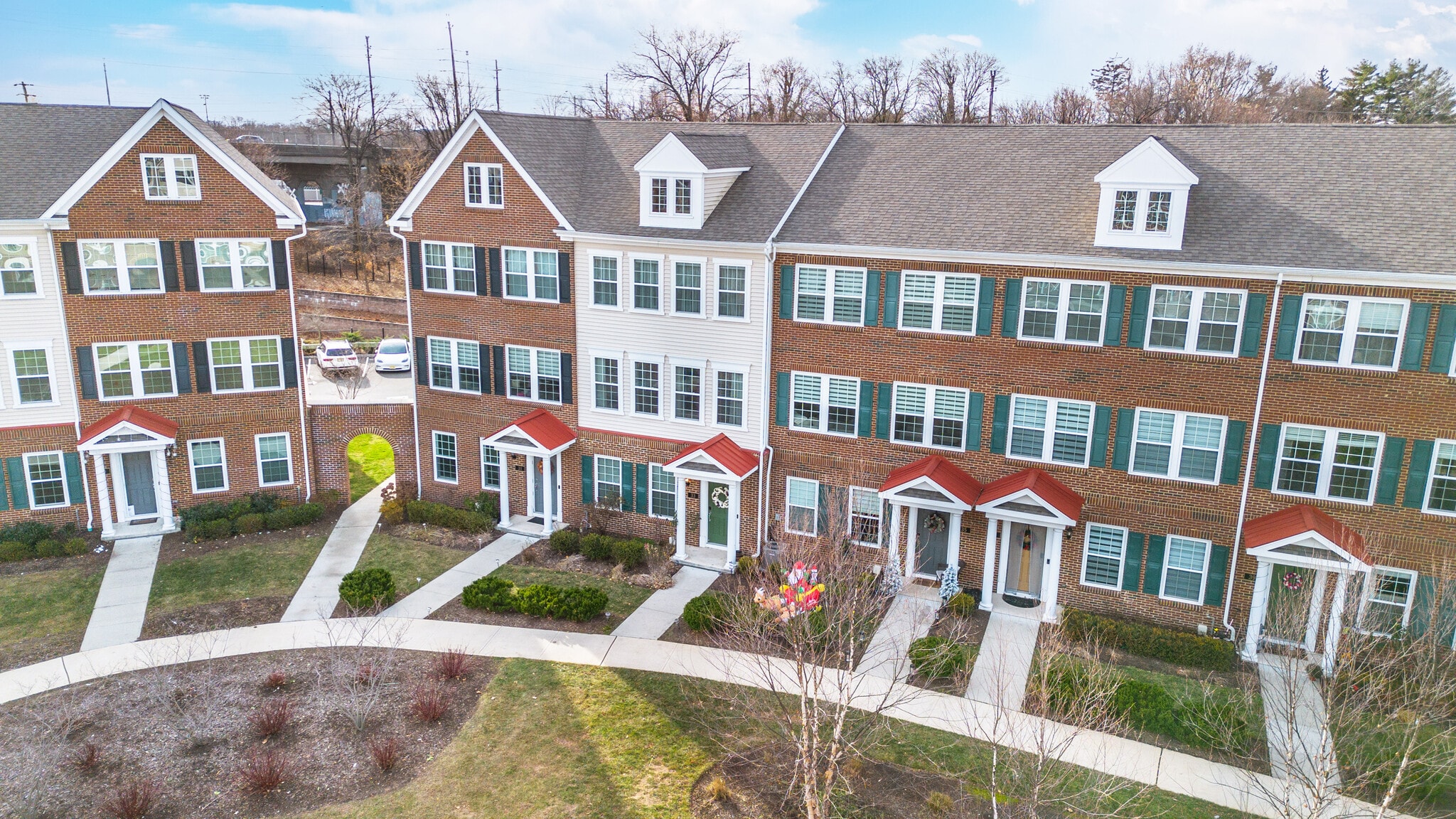 Courtyard view - 33 Landmark Ln