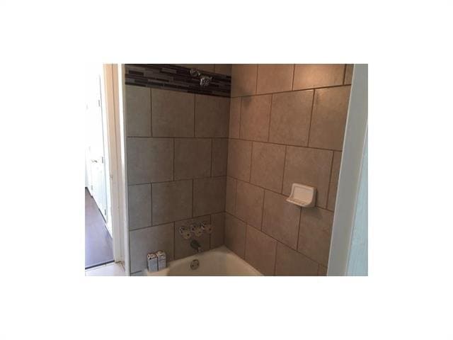 Building Photo - 4043 Country Club Dr W