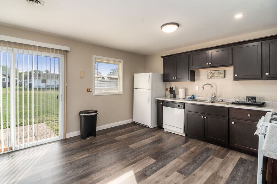 Building Photo - 15133 Huntington Ct