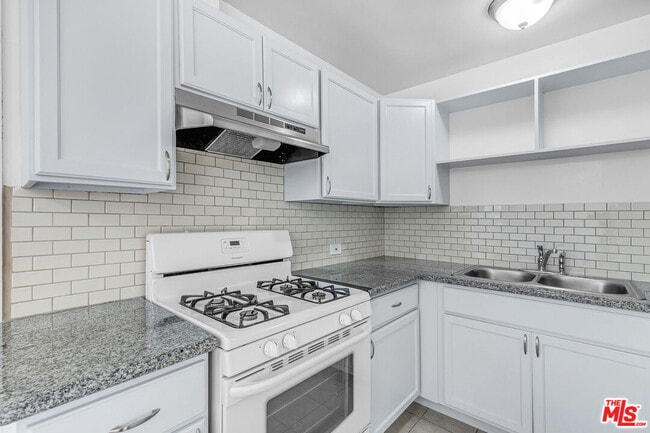 Building Photo - 1210 N New Hampshire Ave