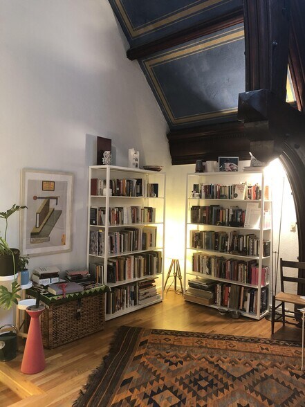 Building Photo - 19 Bow St