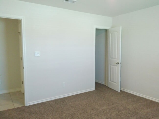 Building Photo - 7701 Lariat Toss Dr