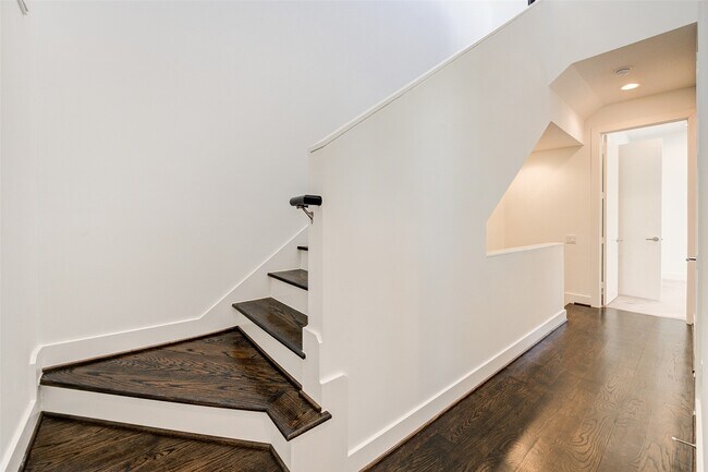 Building Photo - 2333 Sperber Ln