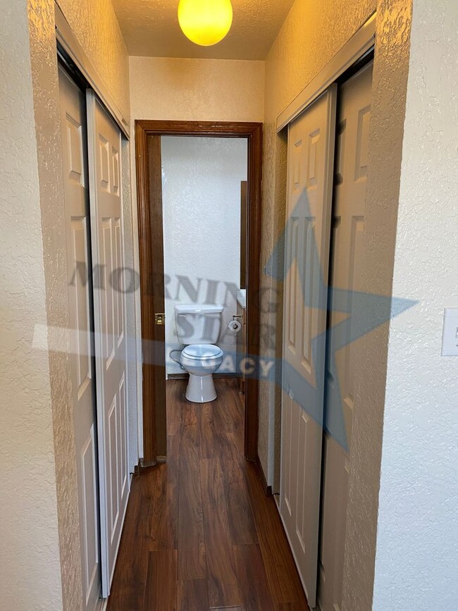 Building Photo - 2 bed, 2 bath townhome