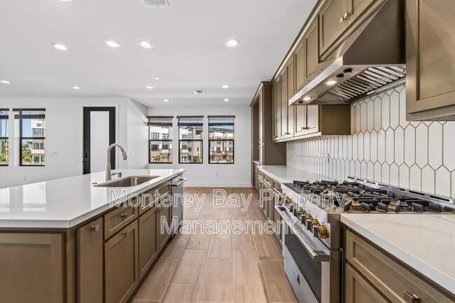 Building Photo - 108 8th St