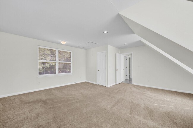 Building Photo - Lovely 4 Bed 2.5 Bath Home in Charlotte!