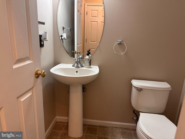 Building Photo - 937 Cholet Dr