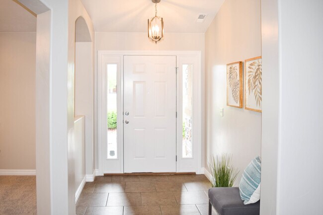 Building Photo - Idyllic Provo home w LOTS of garage space!