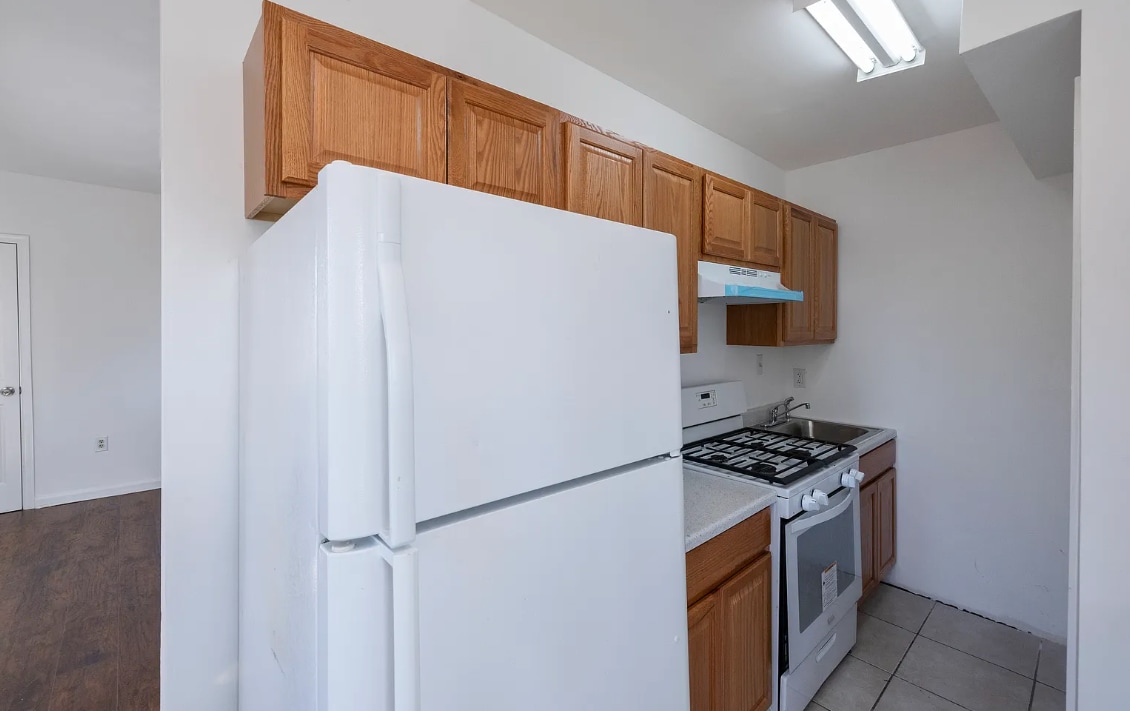 Building Photo - 506 Eastern Ave NE