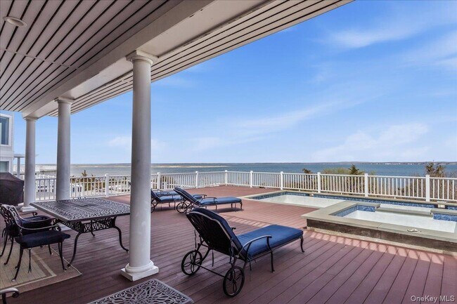 Building Photo - 672 Dune Rd