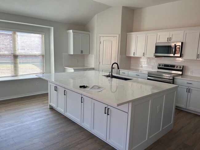 Building Photo - 6311 Serpentine Dr