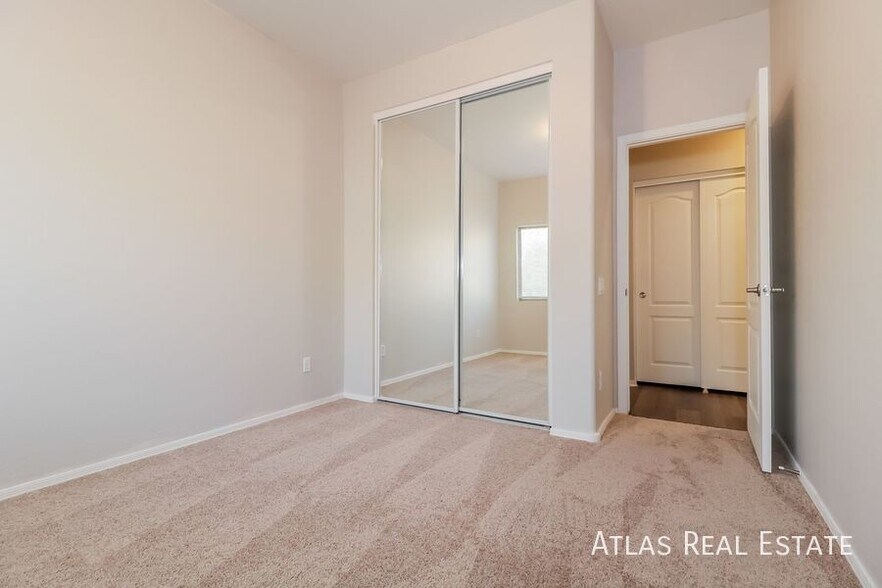 Building Photo - 17136 W Desert Ln