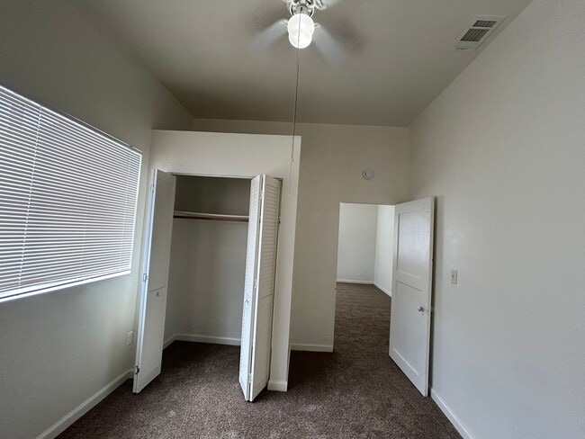 Building Photo - 3 Bedroom 1 Bathroom Single-Story