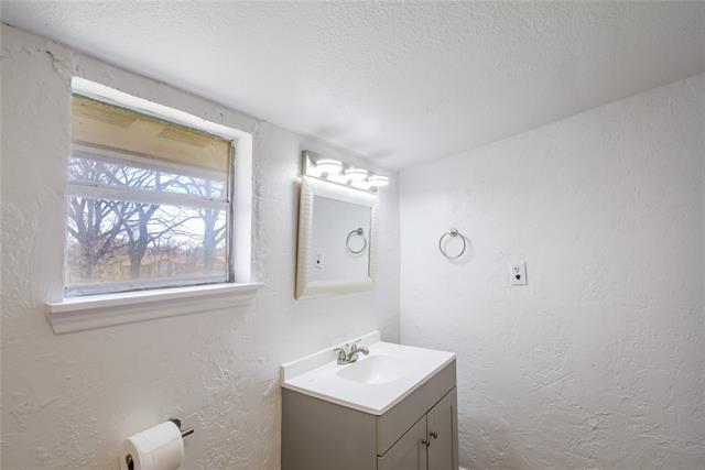 Building Photo - 217 N Burdette Ave