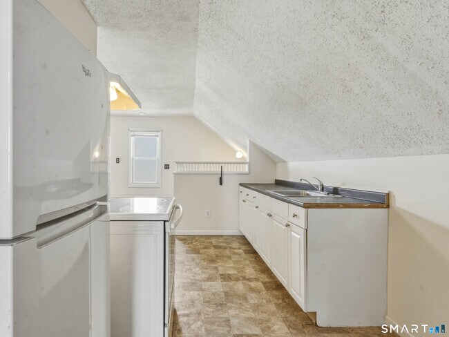 Building Photo - 250 Summerfield Ave