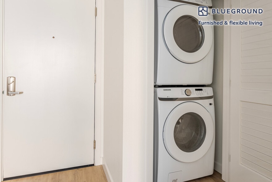 Building Photo - 350 Chastain Pl