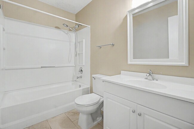 Building Photo - 1384 Forest Lake Dr