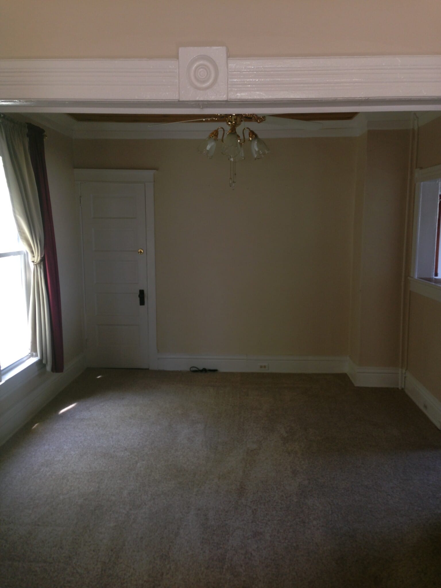 Living Room - 422 N 9th Ave W