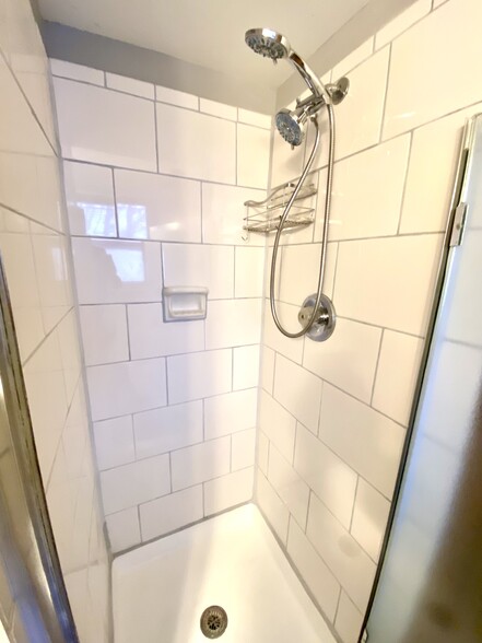 Master Bath Ceramic Tiled Shower - N89W15976 Main St