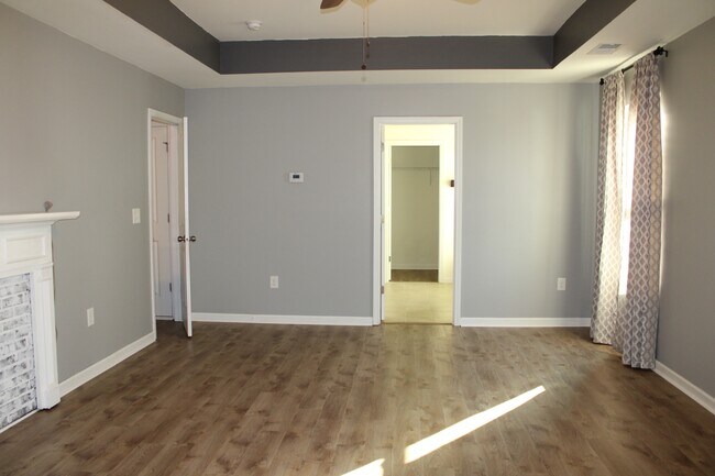 Building Photo - 138 Lyonshall St