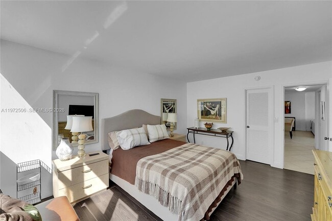 Building Photo - 3140 S Ocean Dr