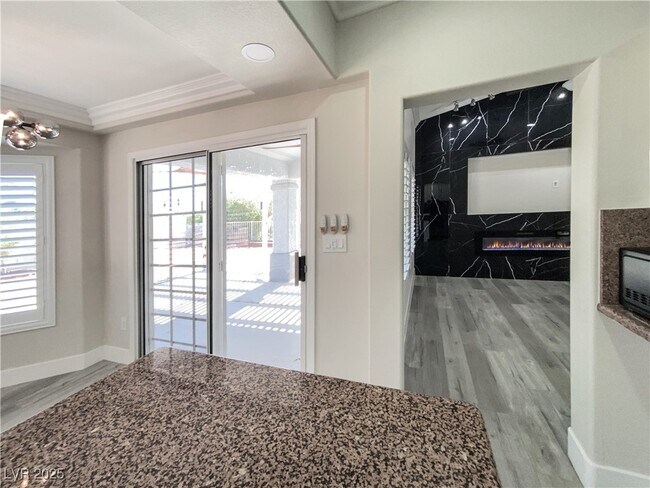 Building Photo - 10420 Villa Ridge Dr