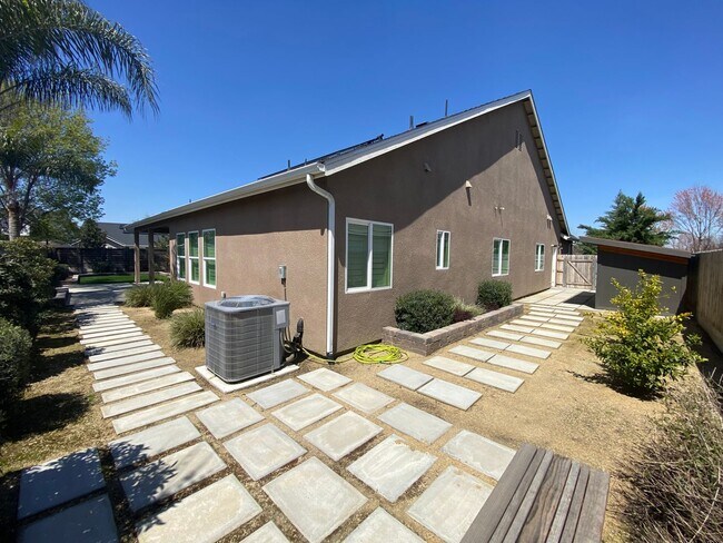 Building Photo - 3163 Parks Ave