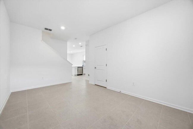 Building Photo - 3064 Chromatic St