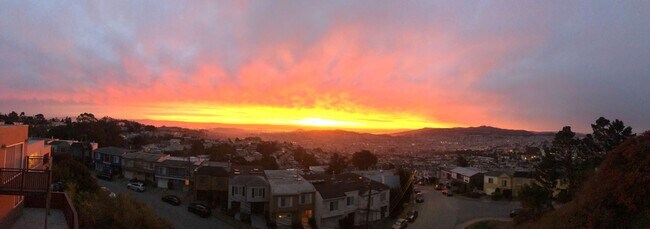 Building Photo - 3BR/2BA | Unobstructed Panoramic Views | Live Above the Fog | Intentional Living