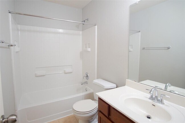 Building Photo - 210 King Ridge Dr