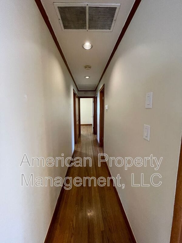 Building Photo - 5147 S Toledo Ave