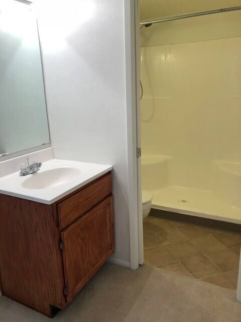 Building Photo - Upstairs Three Bedroom Condo ~ N. Prescott