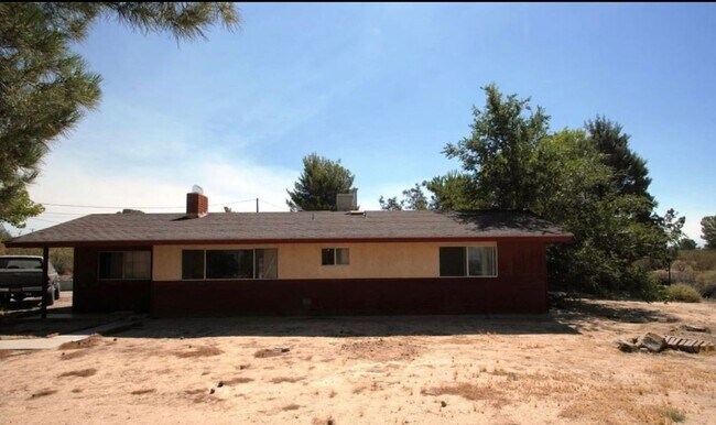 Building Photo - 2 bedroom 2 bathroom House In Apple Valley, Ca