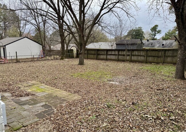 Building Photo - 8241 Ashbrook Dr