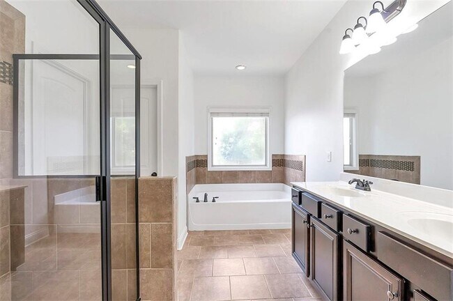Building Photo - 2635 Azalea Bluff Dr