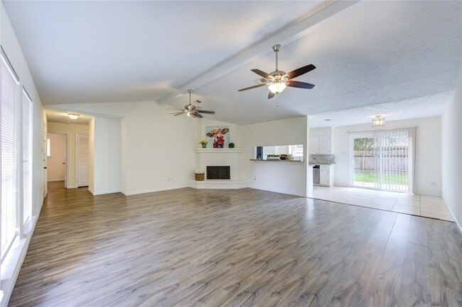 Building Photo - 950 Grand Jct Dr