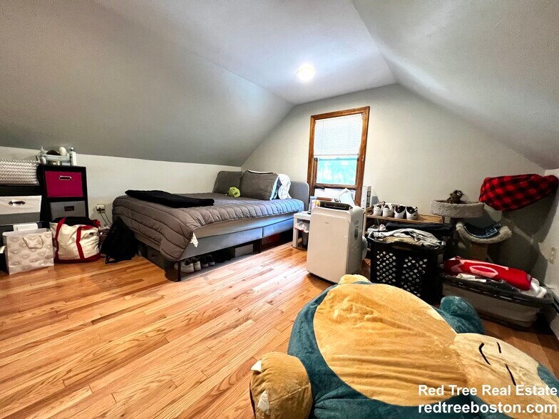 Building Photo - 479 High St