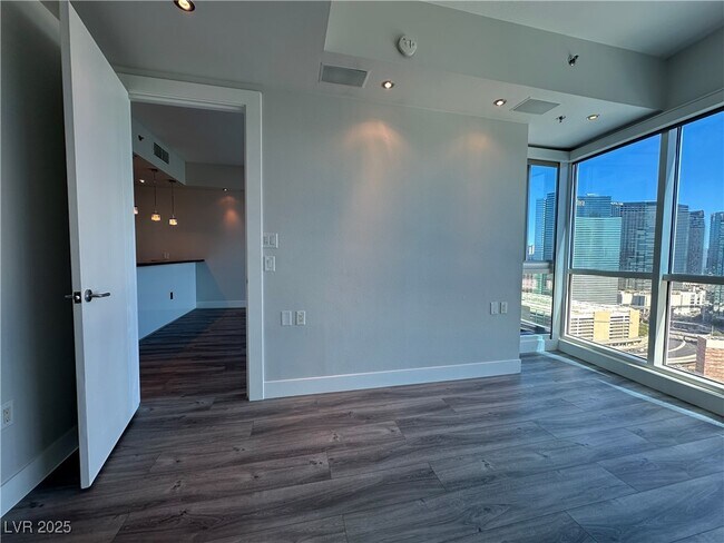 Building Photo - 4575 Dean Martin Dr