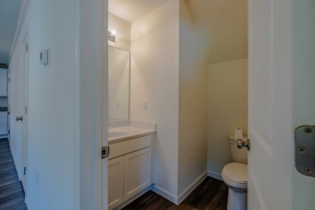 Building Photo - Like new construction 2 story home 4 bedro...