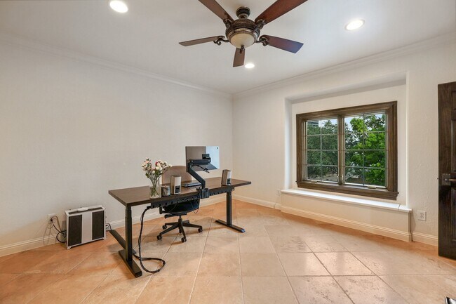 Building Photo - 5007 Cedar Creek Dr