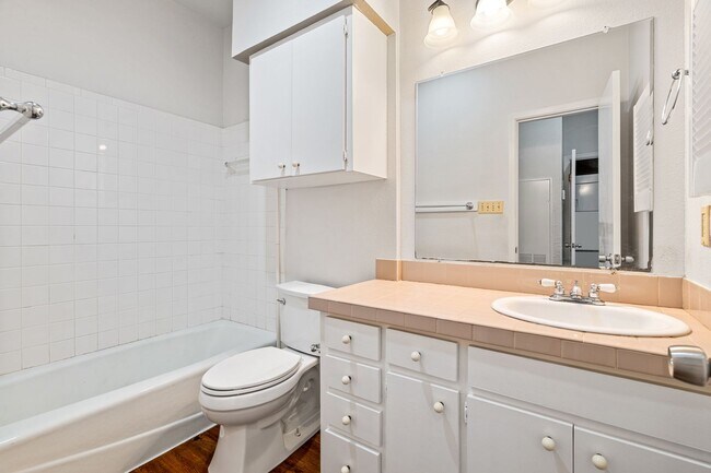 Building Photo - PARK PLACE - ACROSS FROM DKR STADIUM - 1BD / 1BA With Study - WOOD FLOORS - W/D - $1200