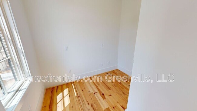 Building Photo - 33 Thruston St