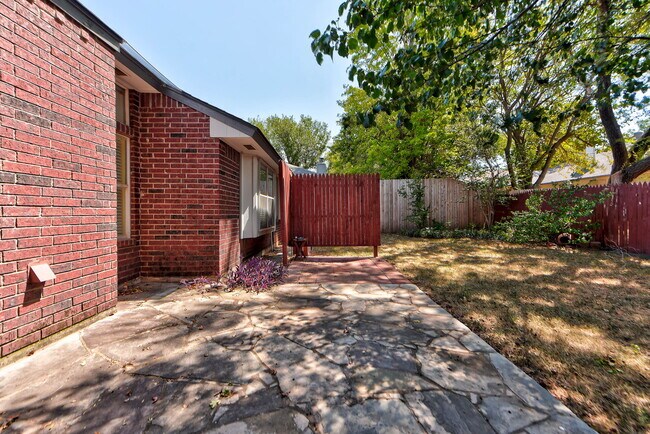 Building Photo - 2904 Canyon Oaks Ct