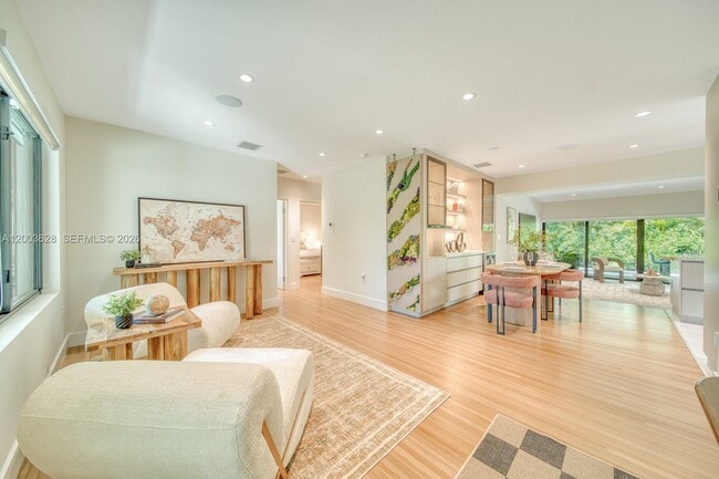 Building Photo - 1940 SW 32nd Pl