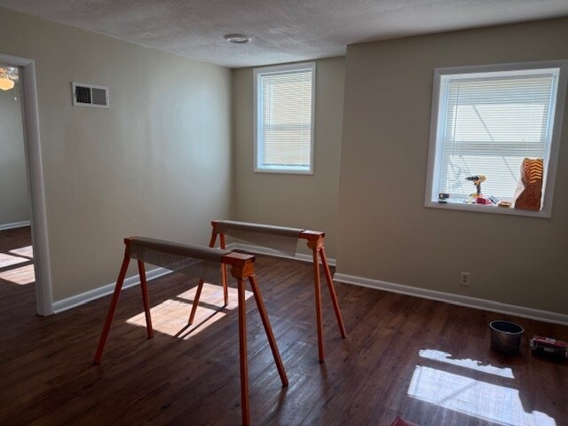 Living area - 302 S Independence St