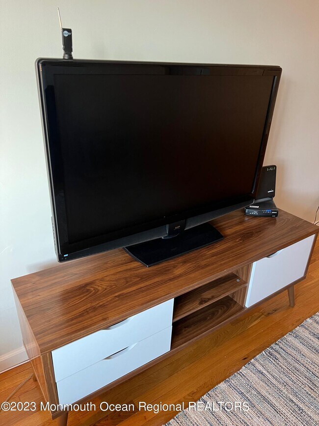 Building Photo - 304 4th Ave